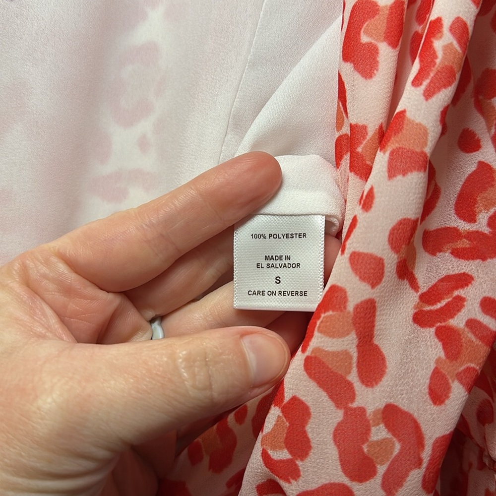 💛New York & Company Women’s Red/White Deep V Neck Tie Front Blouse Size S - Picture 4 of 6